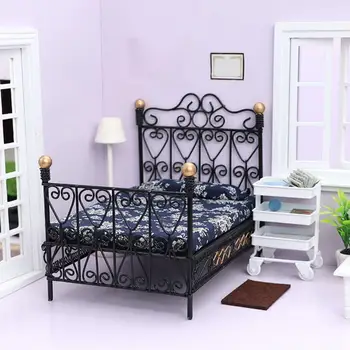Мебель для мини-кукольного домика 1:12, Металлическая кровать с матрасом, европейская двуспальная кровать в стиле ретро для кукольного домика, Аксессуары
