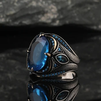 Новое кольцо из цинкового сплава 2023 года для мужчин Модный тренд Кольцо на палец с синим цирконием Мужские украшения для вечеринок
