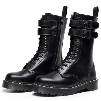 Оригинальные брендовые женские кожаные сапоги на платформе Женская обувь с пряжкой в стиле панк Ботильоны на шнуровке Черные готические ботинки средней длины