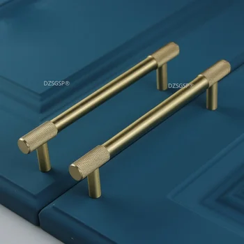 Роскошная атласная латунь Тянет обе дверцы кухонного шкафа за мебельные боковины с рифленой/текстурированной ручкой, Фурнитура для золотой ручки шкафа